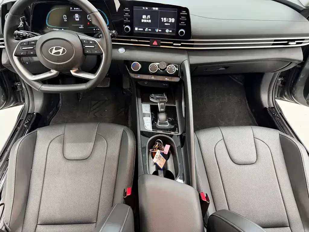 Hyundai Elantra — фото 3
