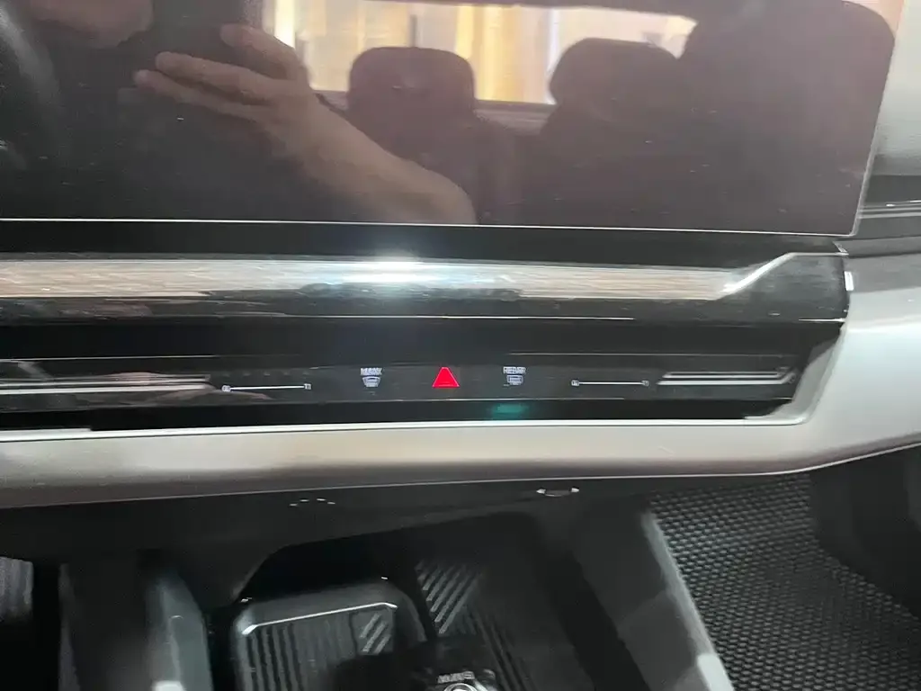 BMW 5 Series 2024 из CN, фото 2