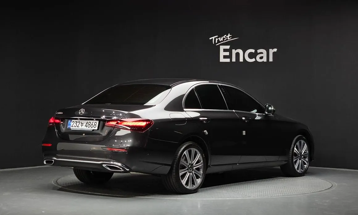 Mercedes-Benz E-Class — фото 2