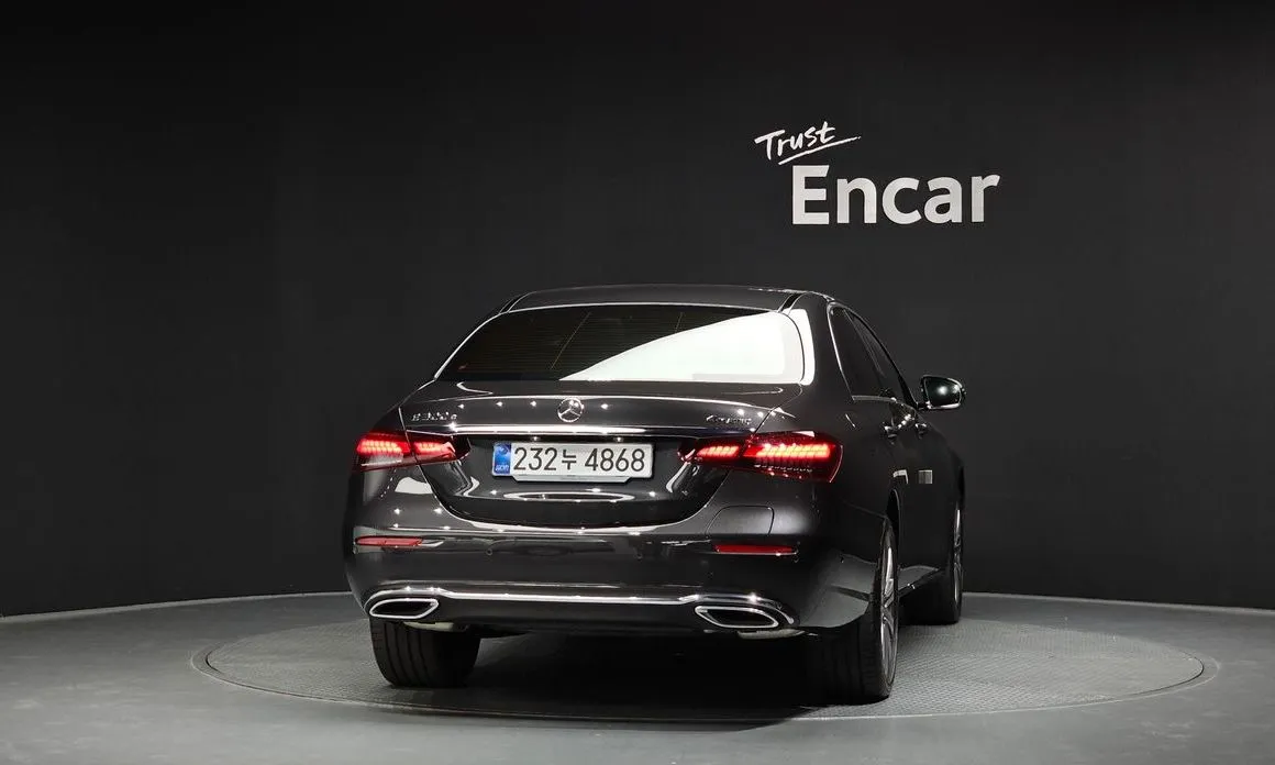 Mercedes-Benz E-Class — фото 4