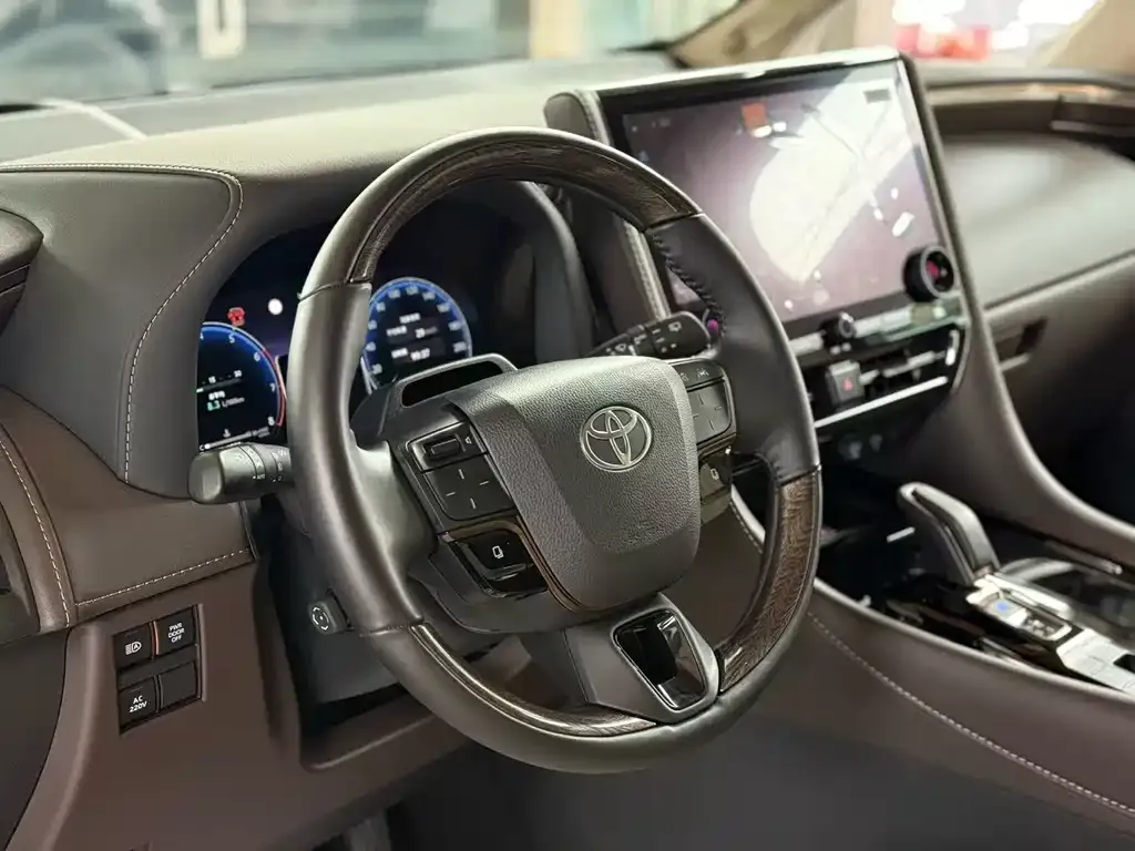 Toyota Alphard — фото 3