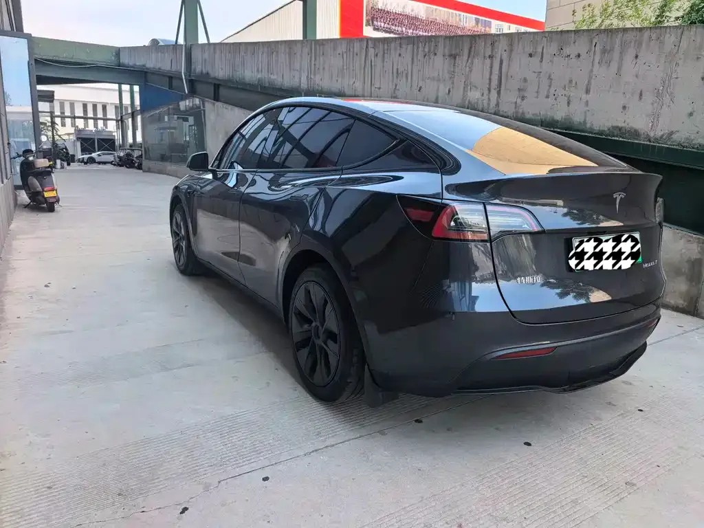 Tesla Model Y — фото 7
