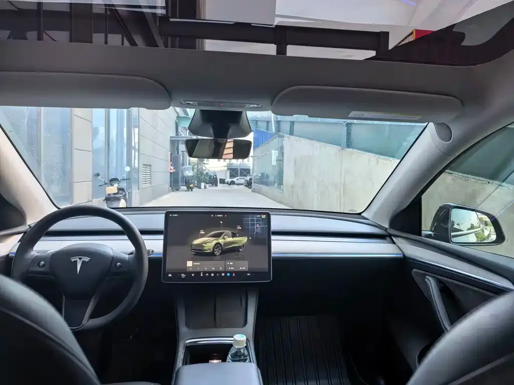 Tesla Model Y — фото 4