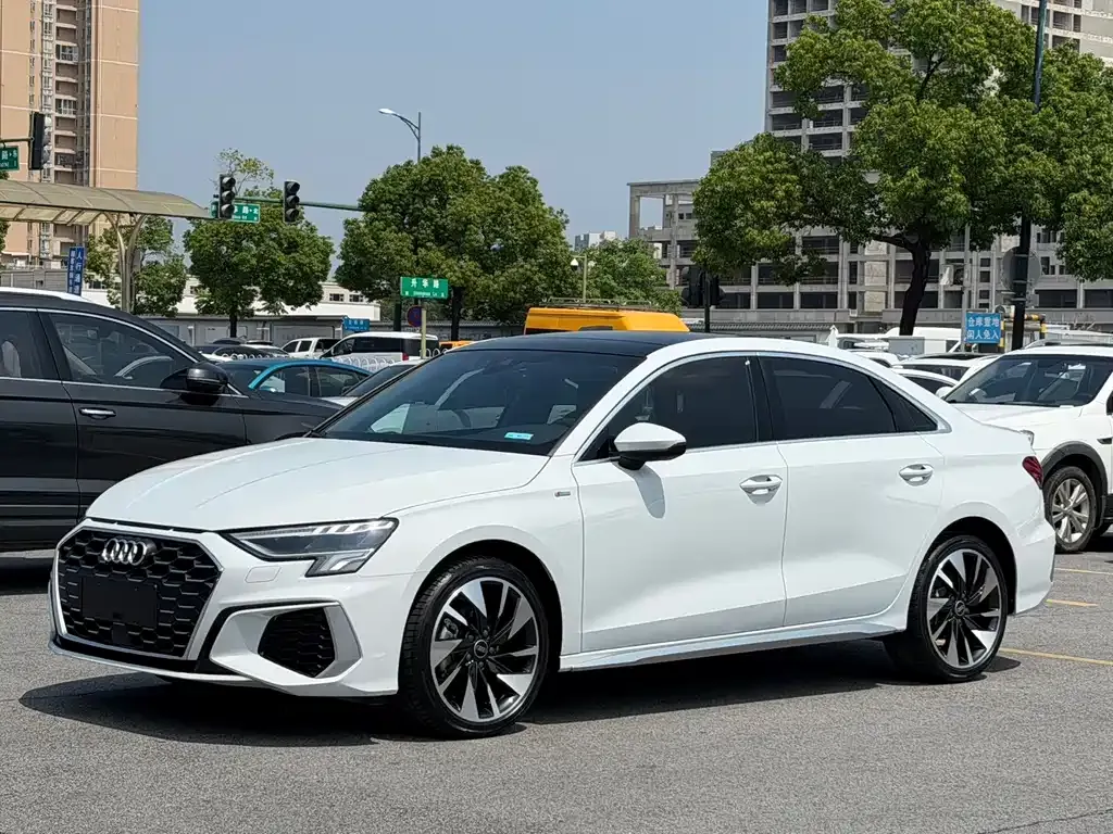 Audi A3 — фото 1