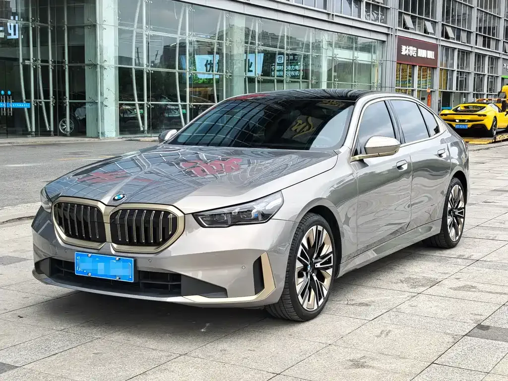 BMW 5 Series — фото 1