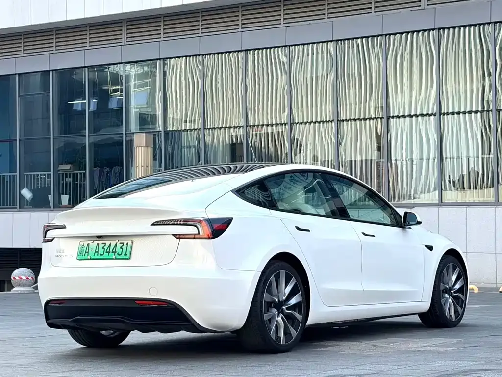 Tesla Model 3 — фото 8
