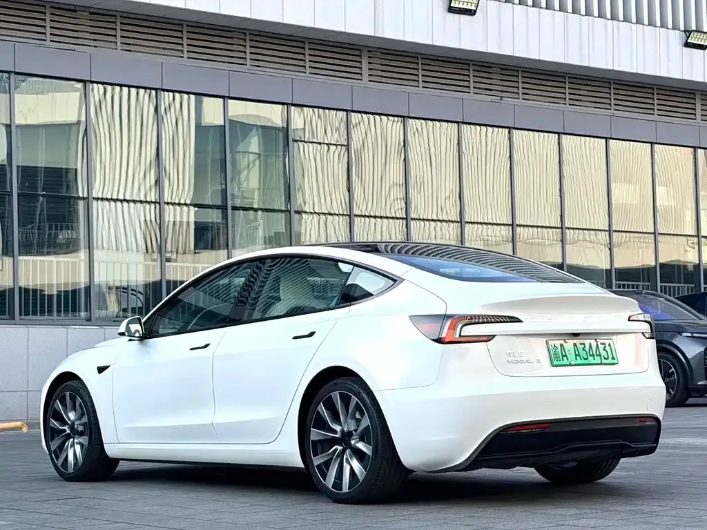 Tesla Model 3 — фото 7