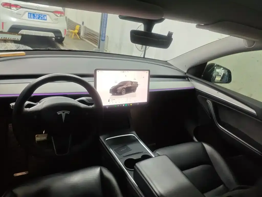 Tesla Model Y — фото 2