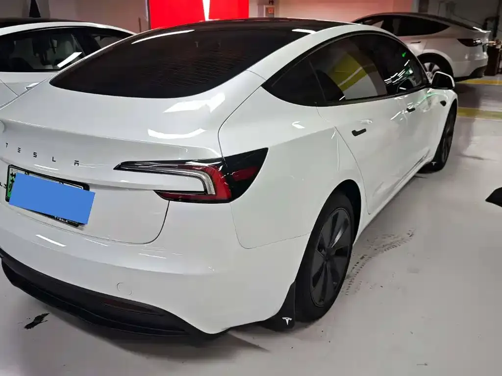 Tesla Model 3 — фото 7