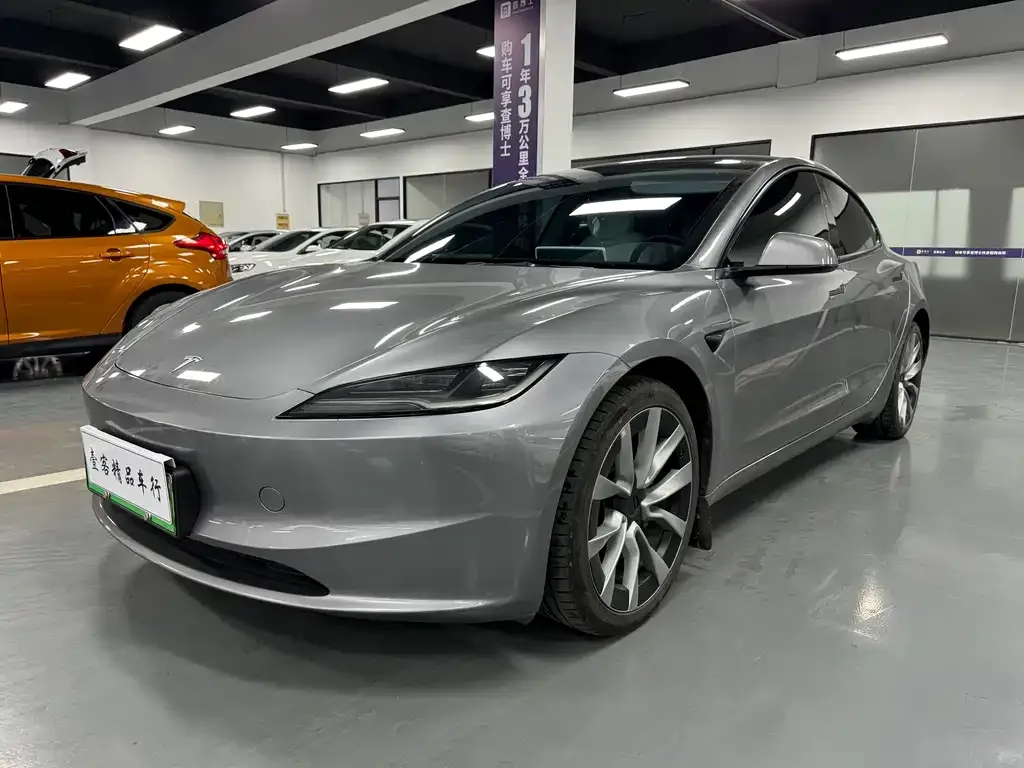 Tesla Model 3 — фото 1
