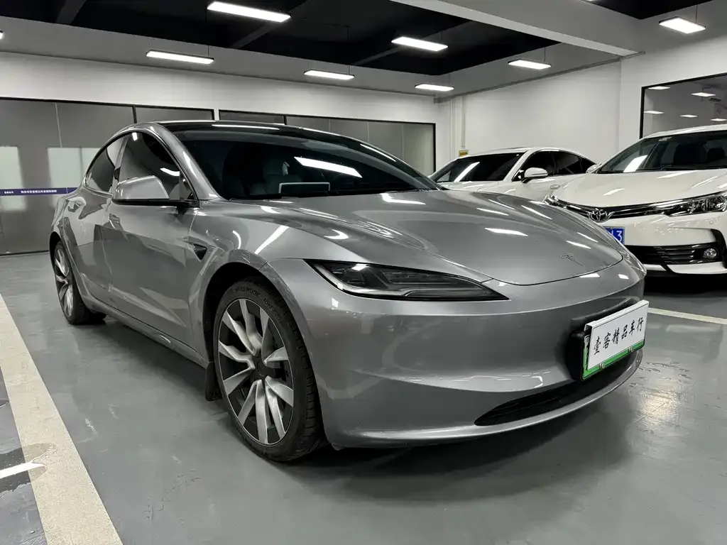 Tesla Model 3 — фото 2