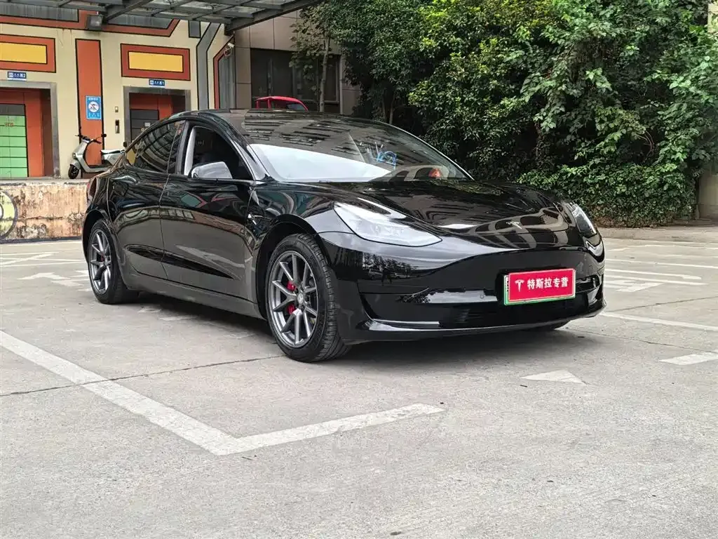 Tesla Model 3 — фото 10