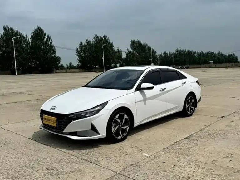 Hyundai Elantra — фото 3