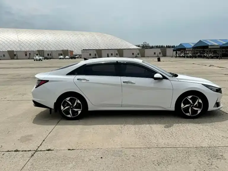 Hyundai Elantra — фото 9