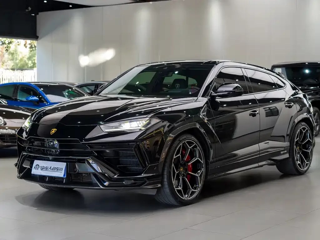 Lamborghini Urus — фото 1