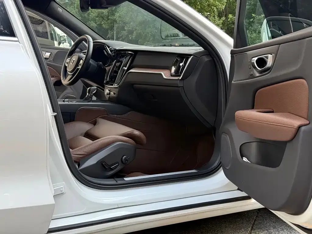 Volvo S60 — фото 10