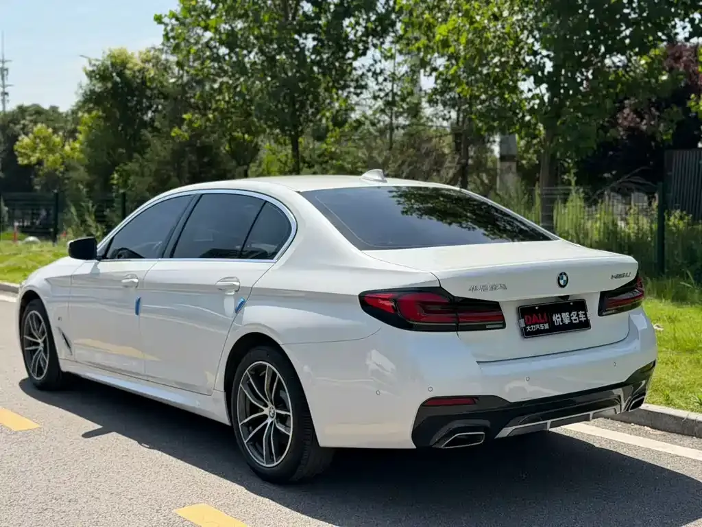 BMW 5 Series — фото 4