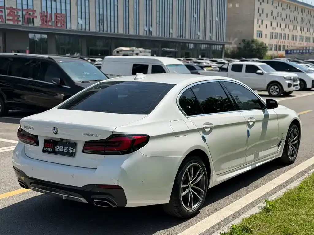 BMW 5 Series — фото 3