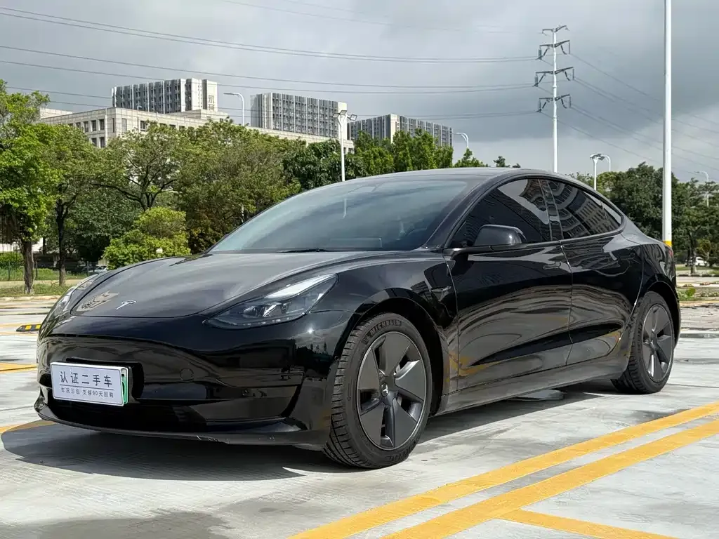 Tesla Model 3 — фото 1