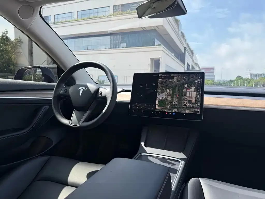 Tesla Model 3 — фото 4