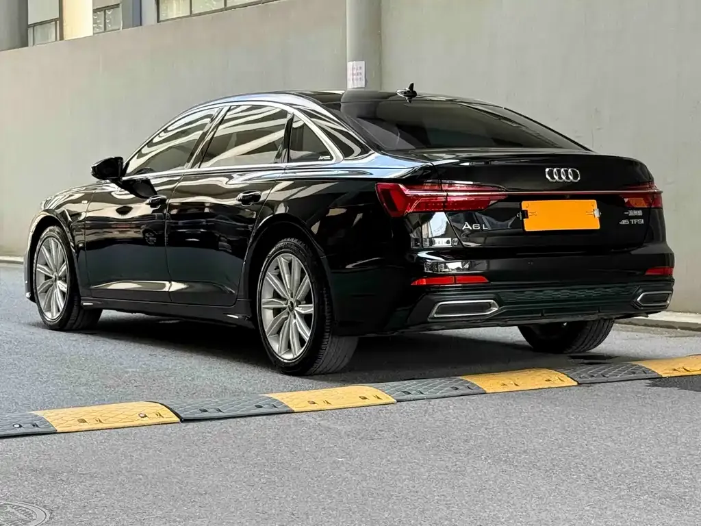 Audi A6L — фото 10
