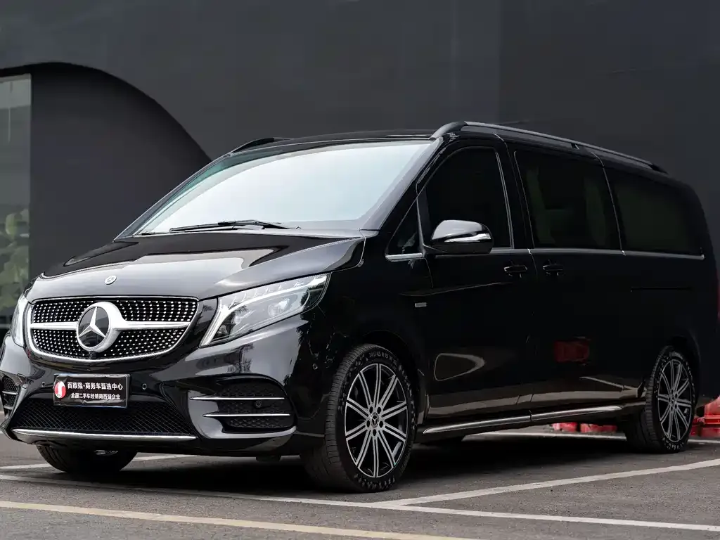 Mercedes-Benz V-Class — фото 1