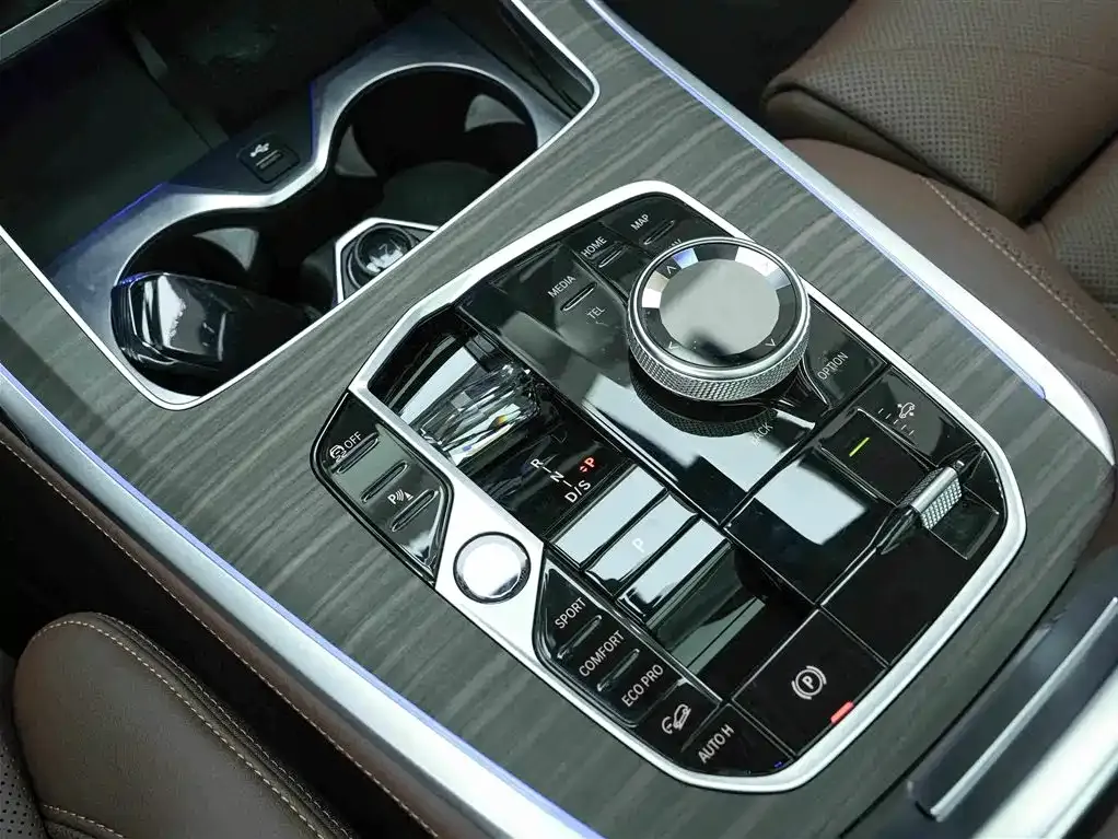 BMW X7 — фото 10