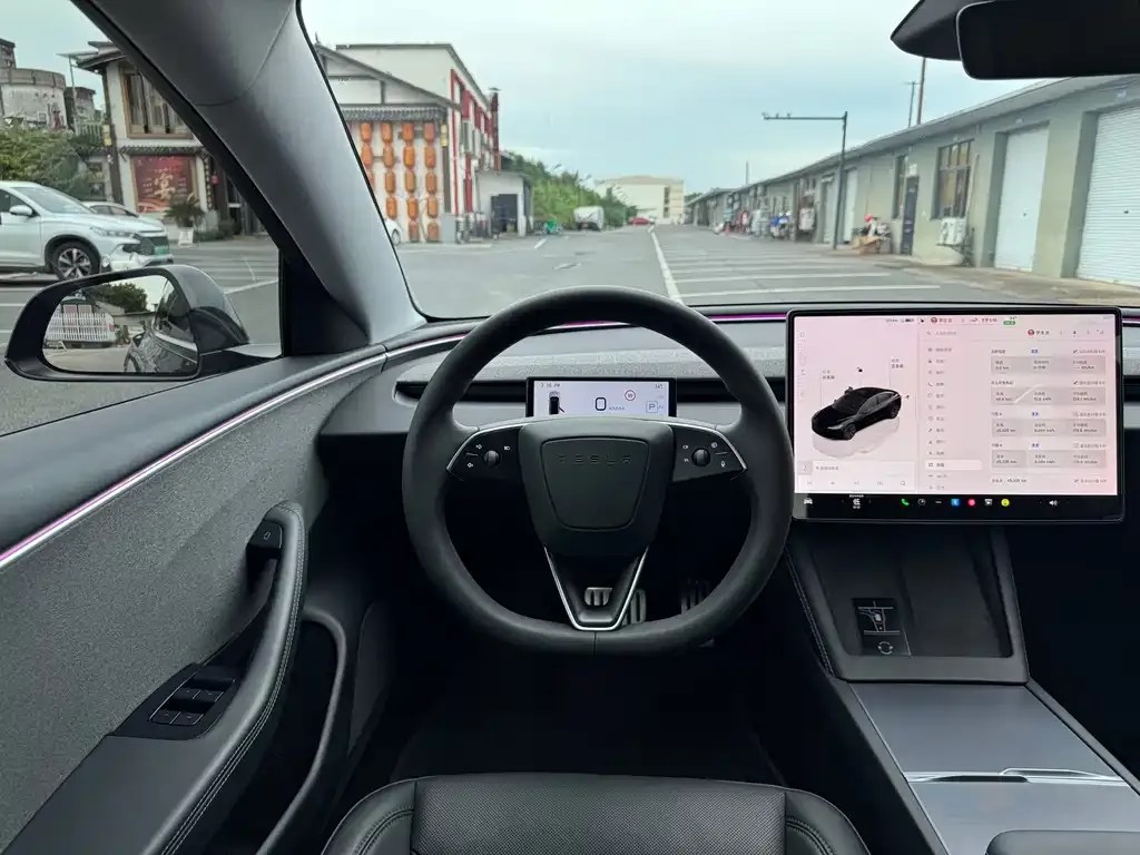 Tesla Model 3 — фото 9
