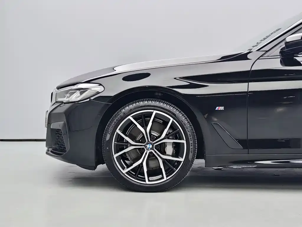 BMW 5 Series — фото 5