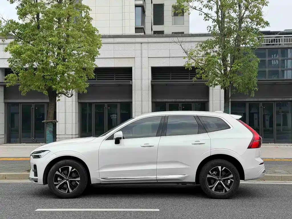 Volvo XC60 — фото 6