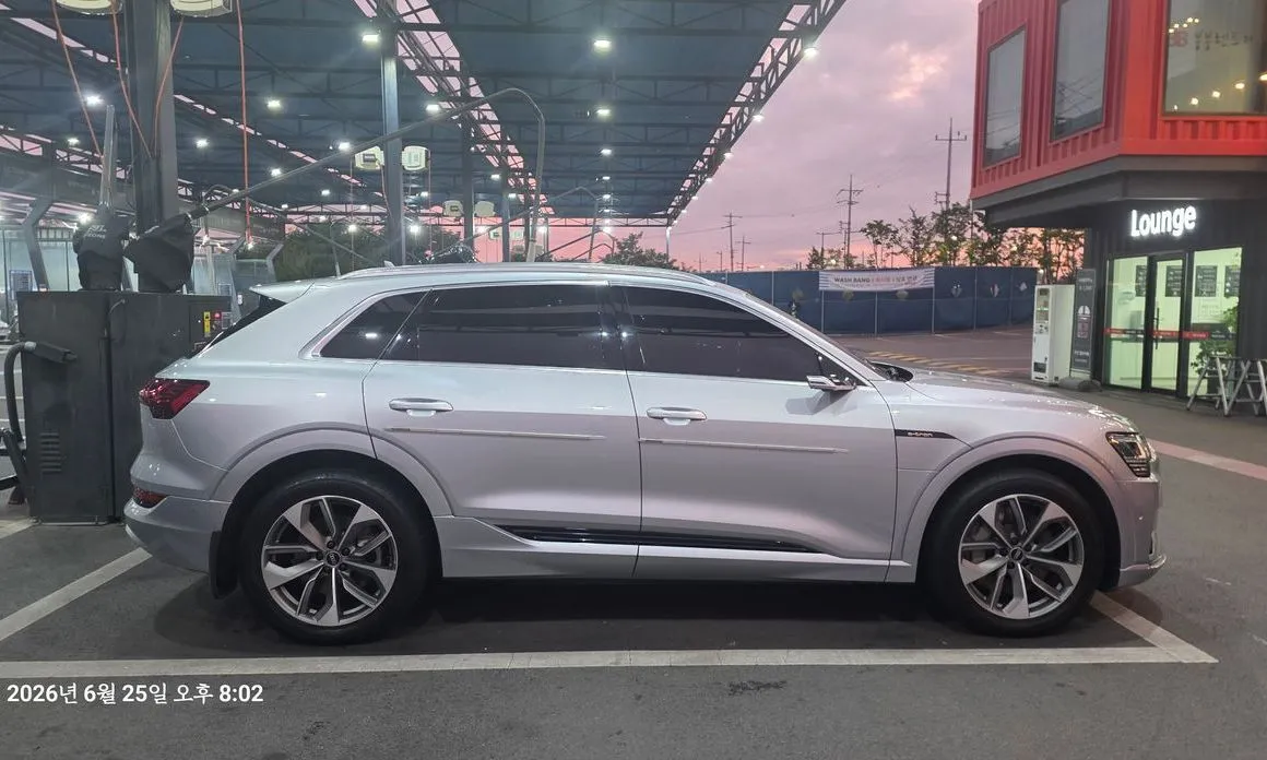 Audi e-tron 2021 из KR, фото 7