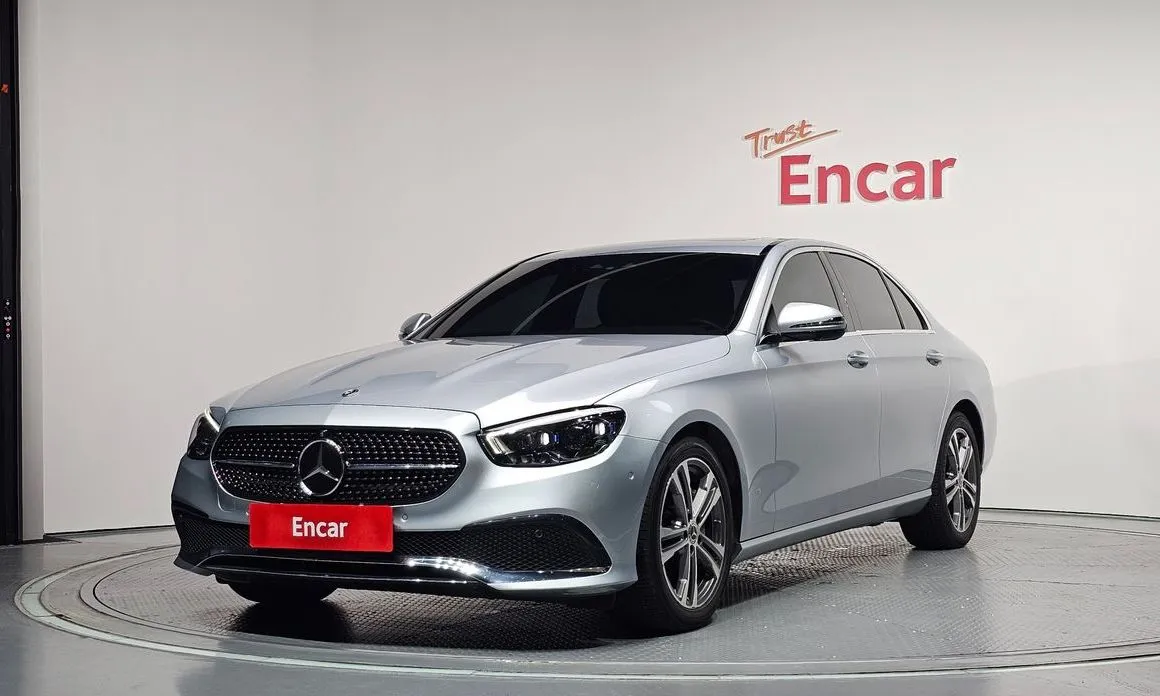 Mercedes-Benz E-Class — фото 1