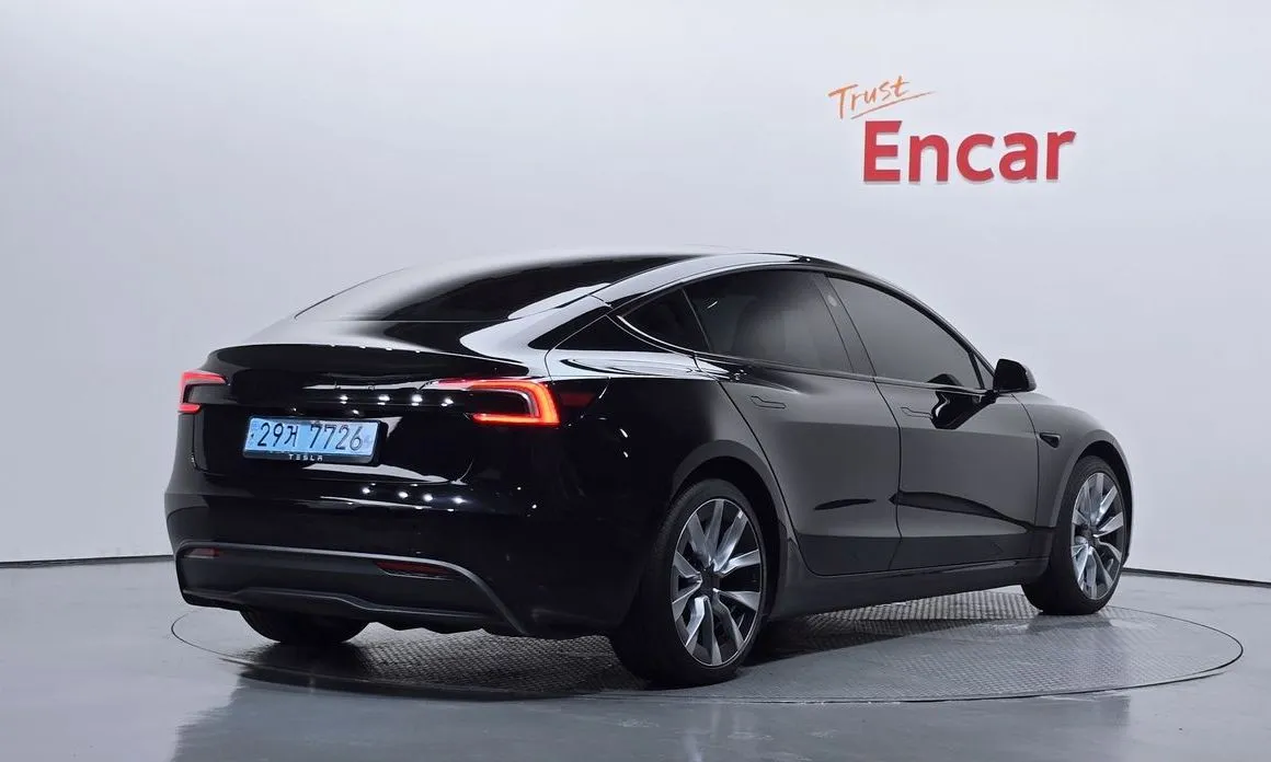 Tesla Model 3 — фото 3