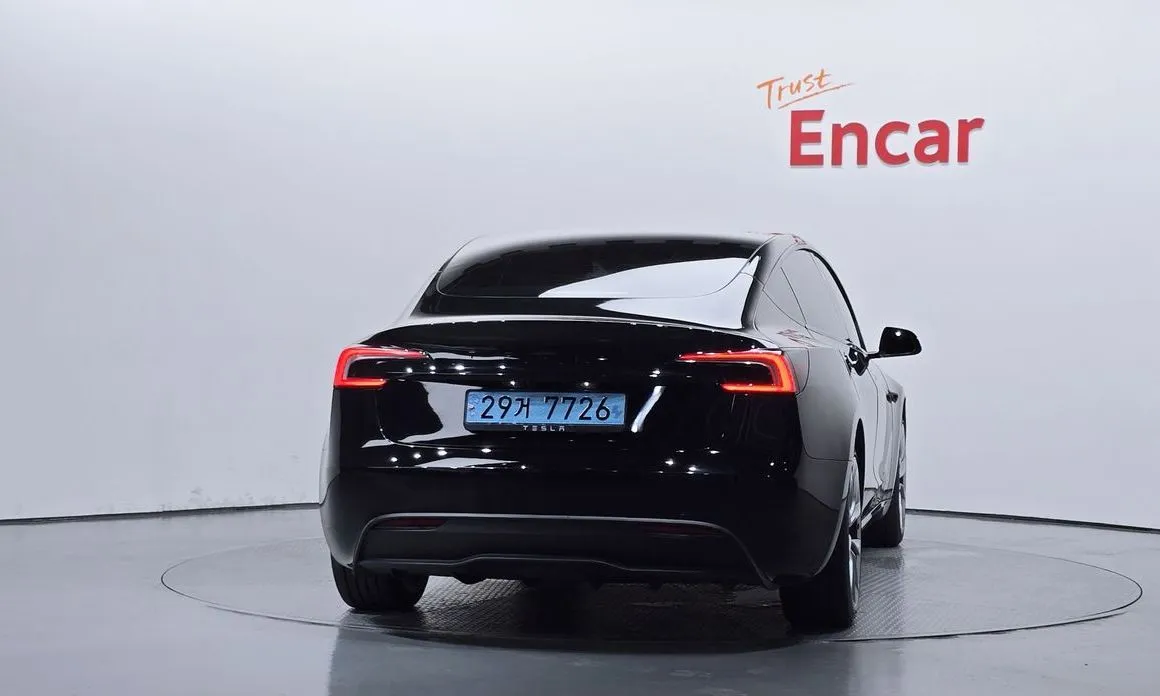 Tesla Model 3 — фото 2