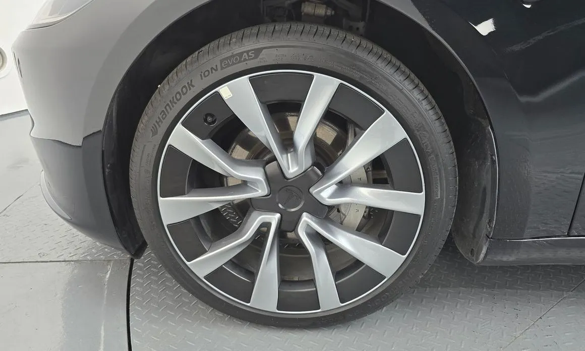 Tesla Model 3 — фото 10