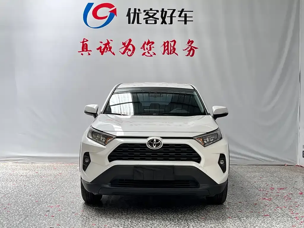 Toyota RAV4 — фото 8