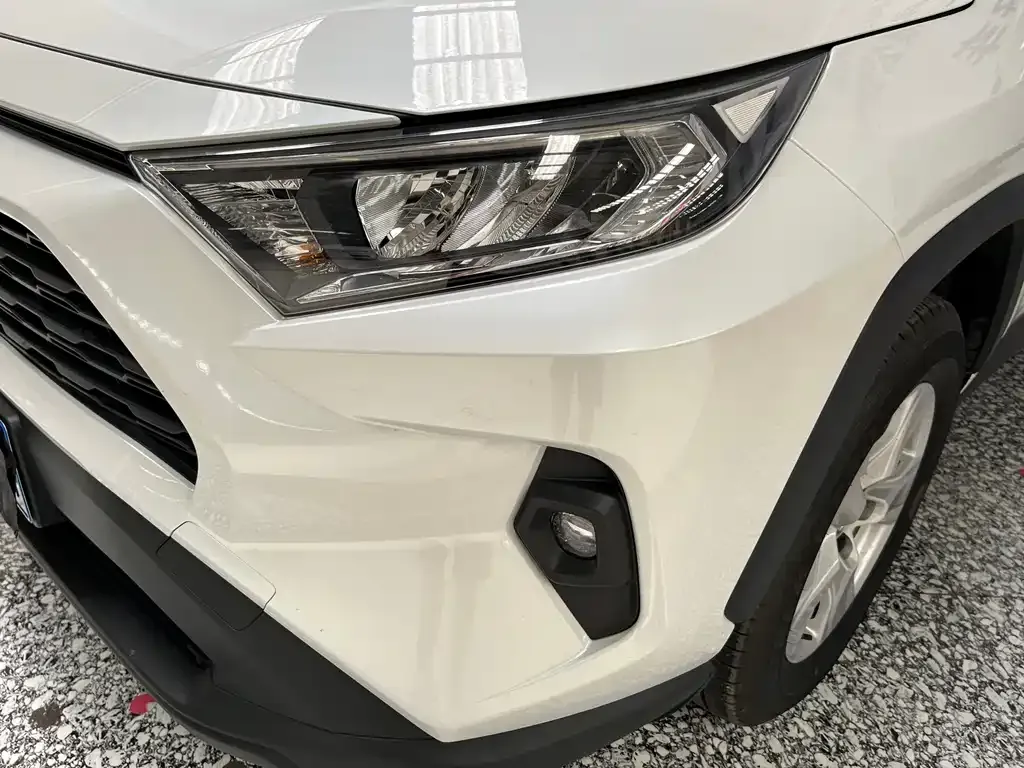 Toyota RAV4 — фото 4