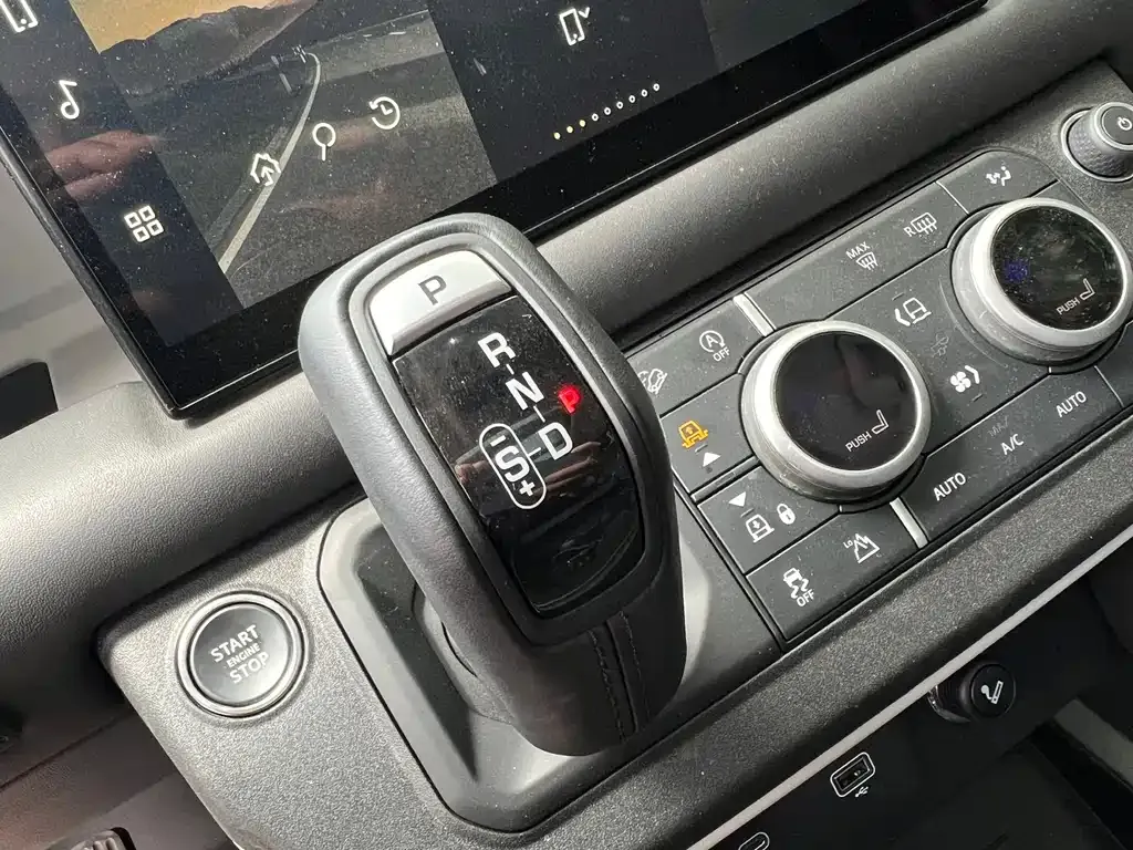 Land Rover Defender — фото 10