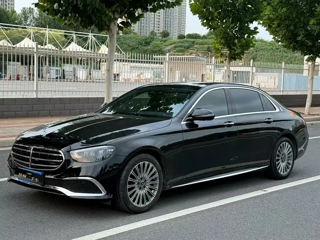 Mercedes-Benz E-Class — фото 1