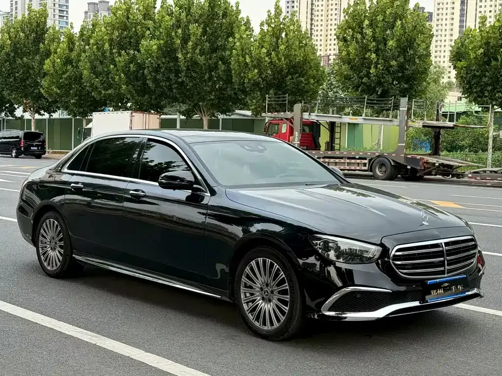 Mercedes-Benz E-Class — фото 7