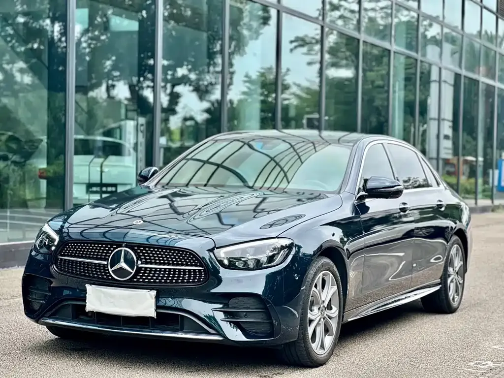 Mercedes-Benz E-Class — фото 1