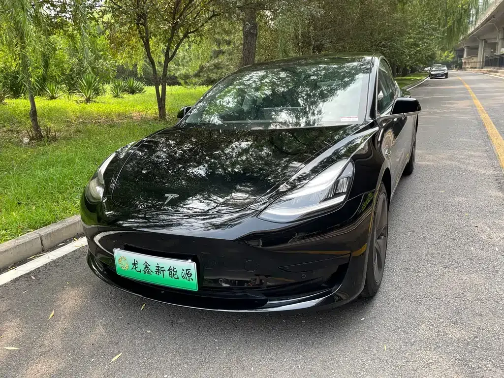 Tesla Model 3 — фото 1