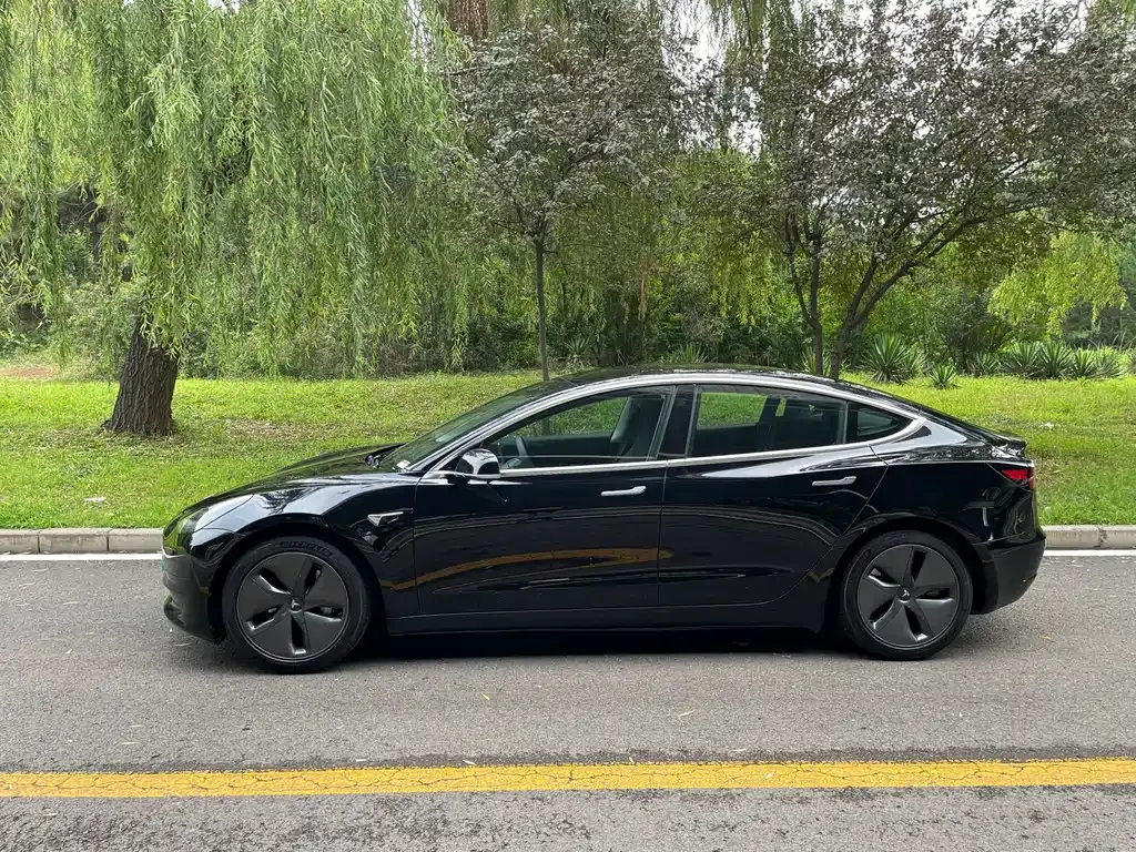 Tesla Model 3 — фото 10