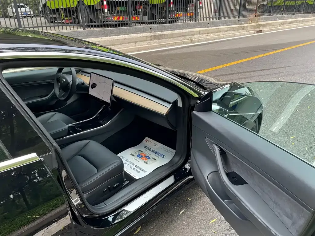 Tesla Model 3 — фото 7