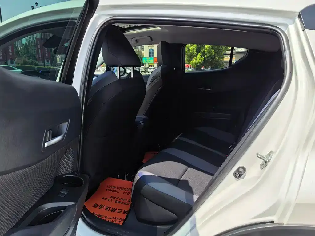 Toyota C-HR 2023 из CN, фото 4
