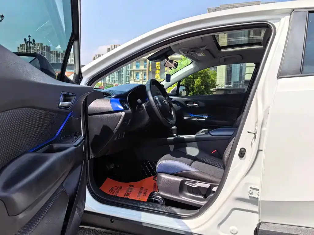 Toyota C-HR 2023 из CN, фото 3