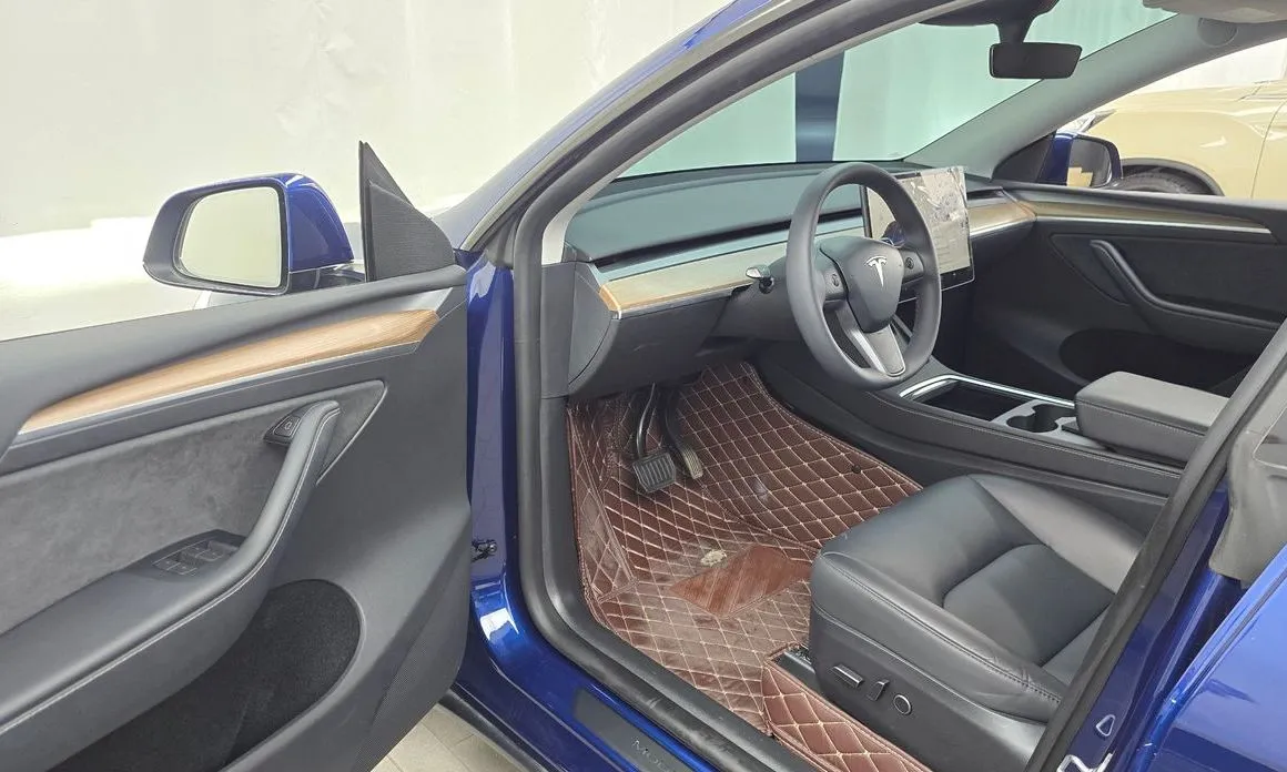 Tesla Model Y — фото 8