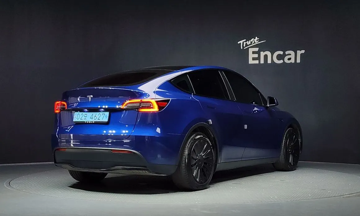 Tesla Model Y — фото 10