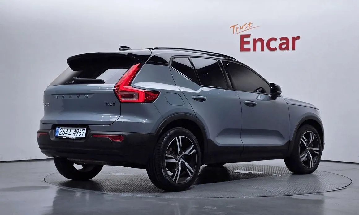 Volvo XC40 — фото 3