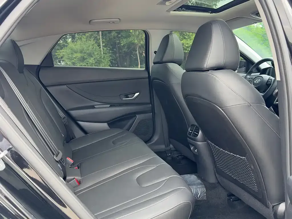 Hyundai Elantra — фото 9